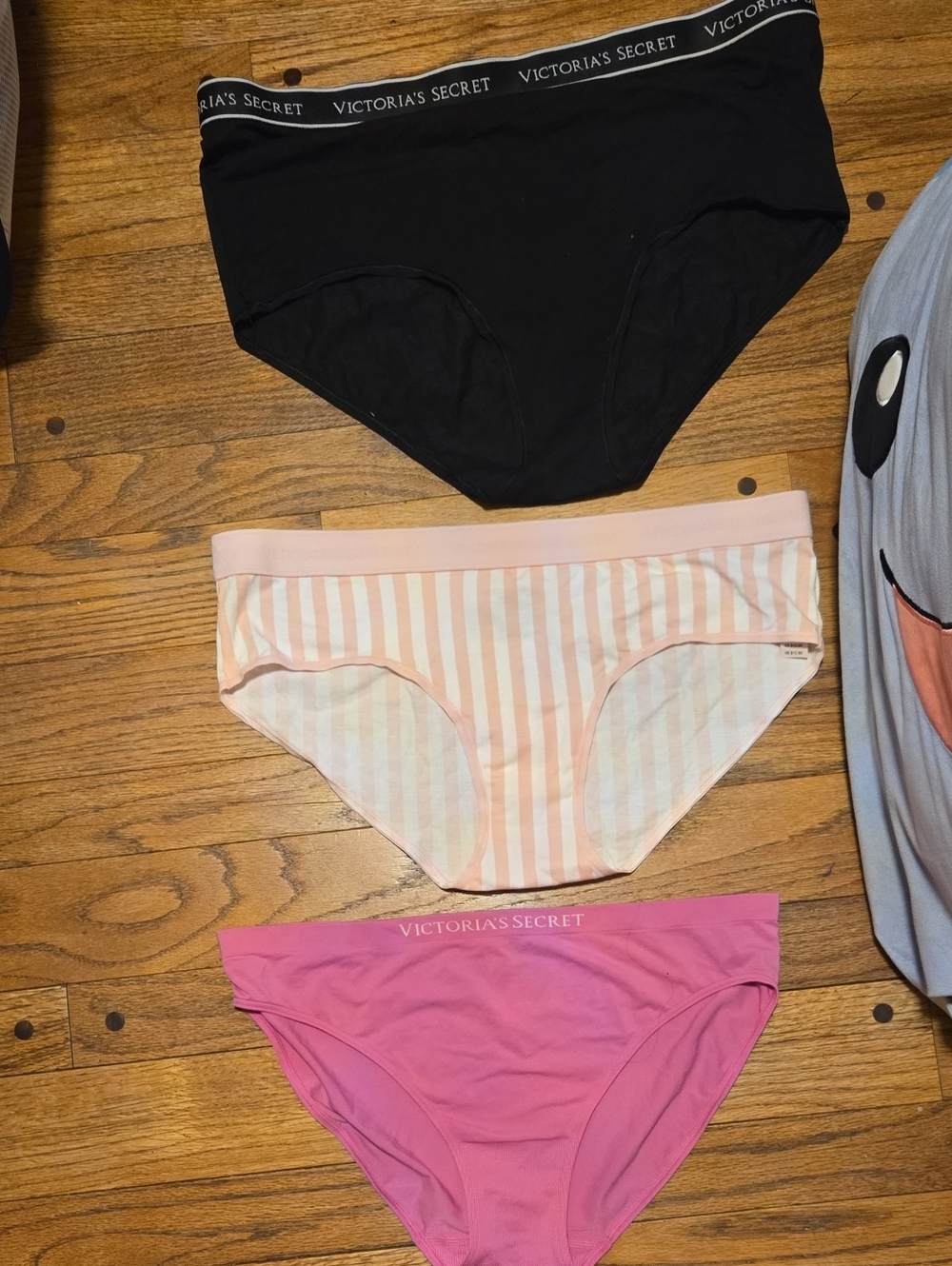 VICTORIAS SECRET - Picture 2 of 2